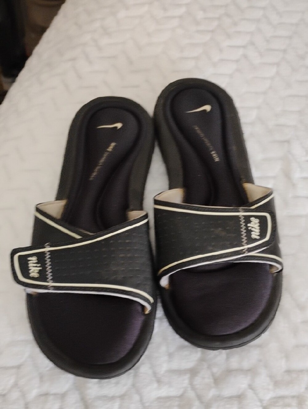 Nike Women's Black Slide Sandals with White Trim - Picture 5 of 5